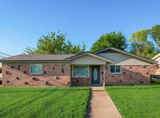 782 Briarwood Ln, Hurst, TX 76053