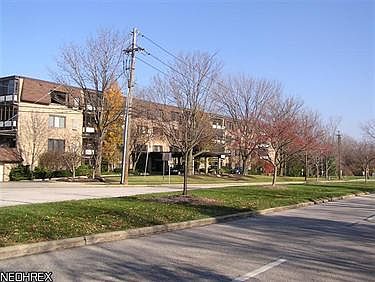 2nd image of 25805 Fairmount Blvd APT 306
