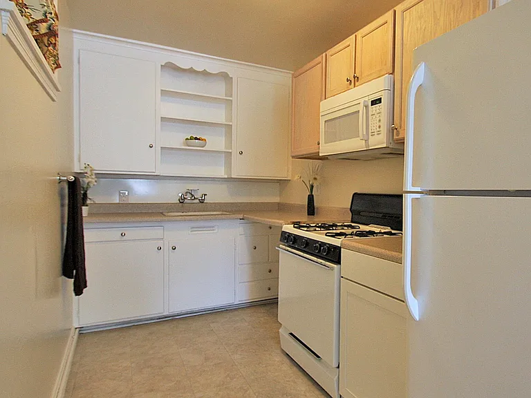 2110 N 30th St #8 — Photo 6