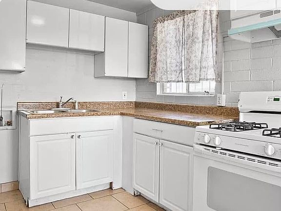 5th image of 215 Cherry St