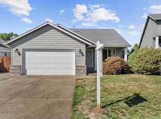 851 Meadow Dr, Molalla, OR 97038
