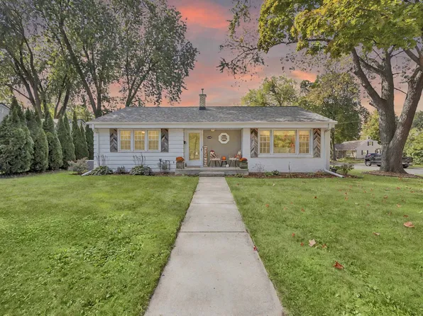 1202 Ridgeway Blvd, De Pere, WI 54115