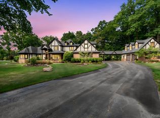 19821 Westhill St, Northville, MI 48167