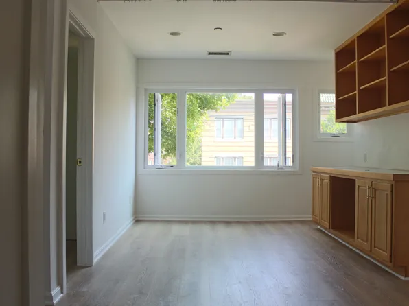 121 Longwood Ave APT 3B, Brookline, MA 02446