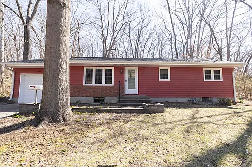 1008 Lakeshore Dr Photo 1