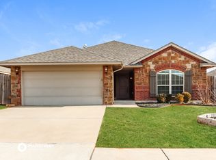2346 Shell Dr, Midwest City, OK 73130