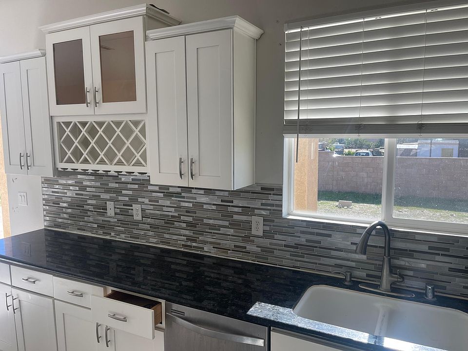 1st image of 15529 Curtis Ave
