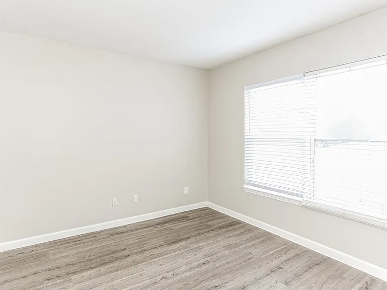 1277 Silver Ridge Ln — Photo 12