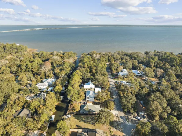 143 Morrison Ave, Santa Rosa Beach, FL 32459