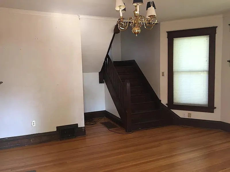 5 bed, 1.5 bath, 2100 sqft, $2,200 — Photo 3