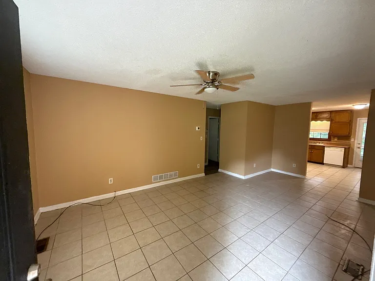 111 Fairhaven Ct — Photo 3