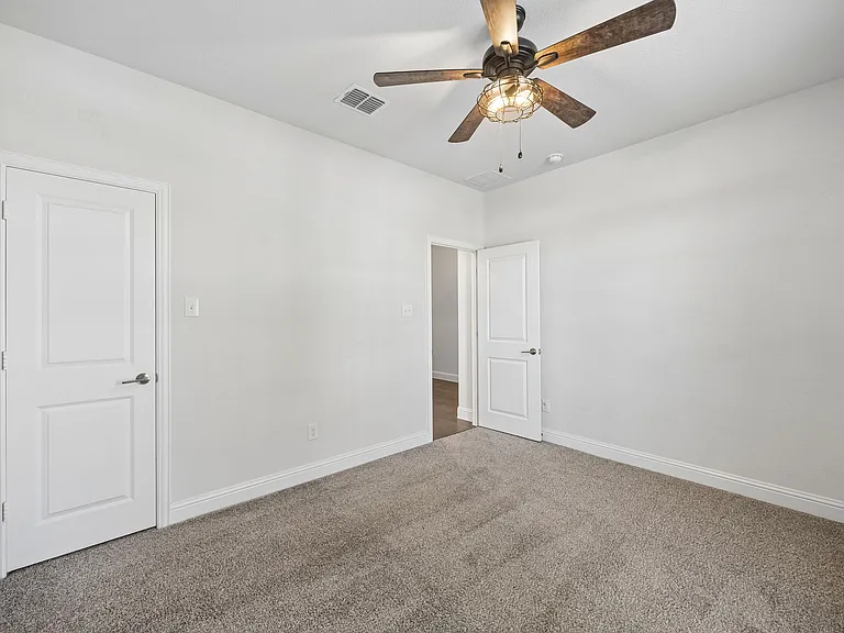228 Glenwood Dr — Photo 21