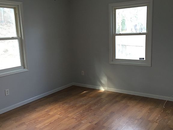 3rd image of 134 Belmont Dr