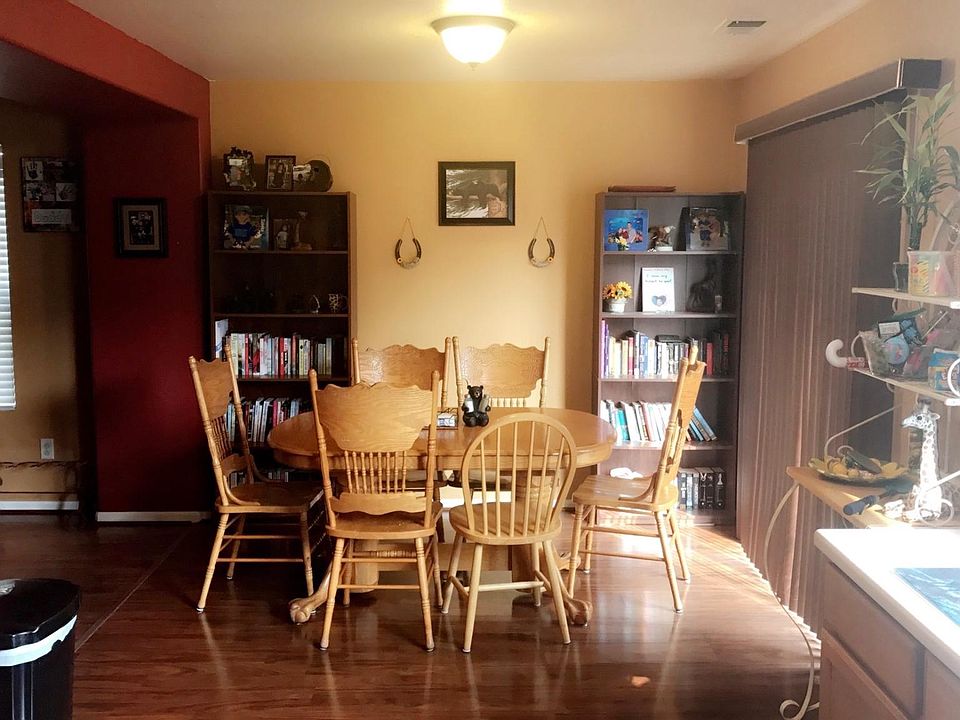 2nd image of 822 Dove Ave