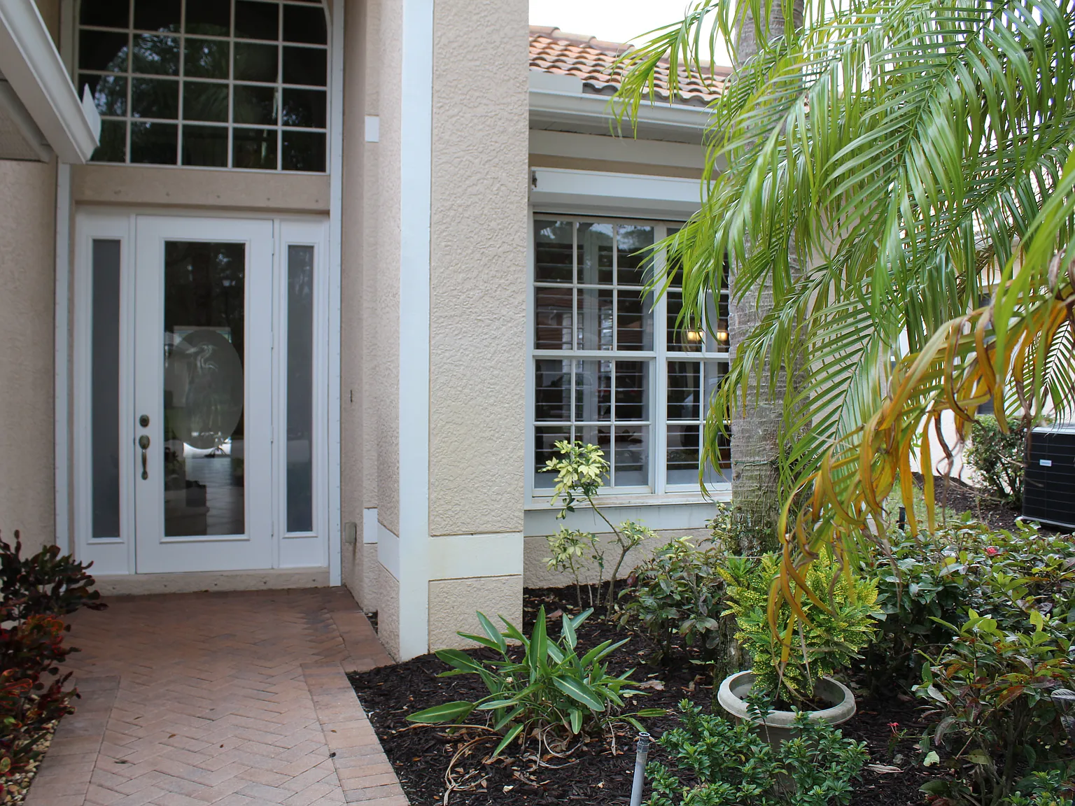 Carlton Lakes Pool Home — Photo 3
