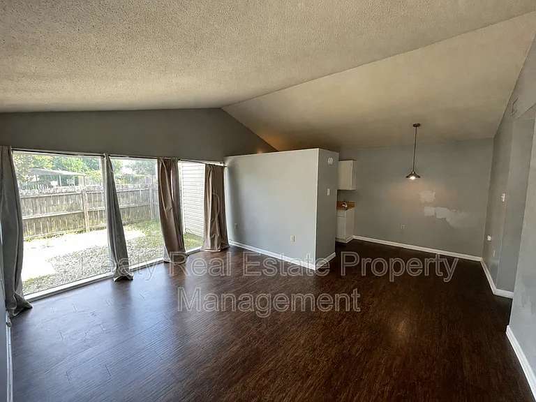 405 Fox Run Ave #2 — Photo 9