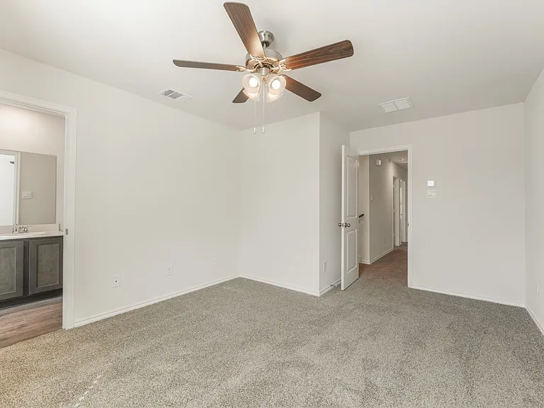 312 Arbor Dr — Photo 2