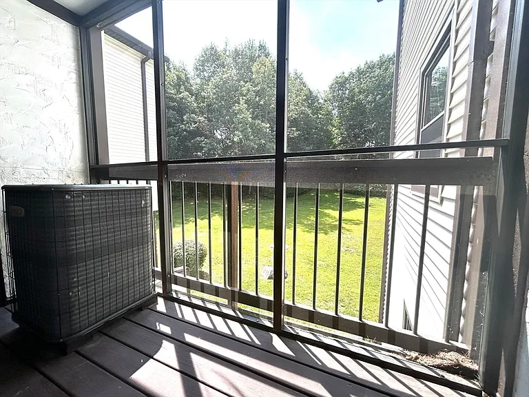 15 Thompson Dr #12 — Photo 4