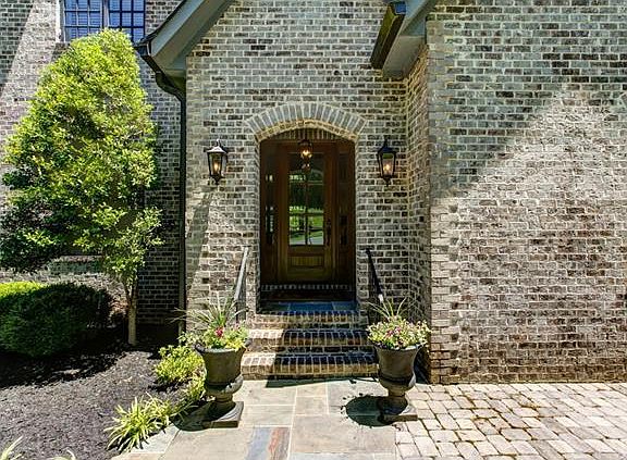 4th image of 279 Pembroke Ln