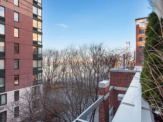 Sold by Sotheby's International Realty | media 9