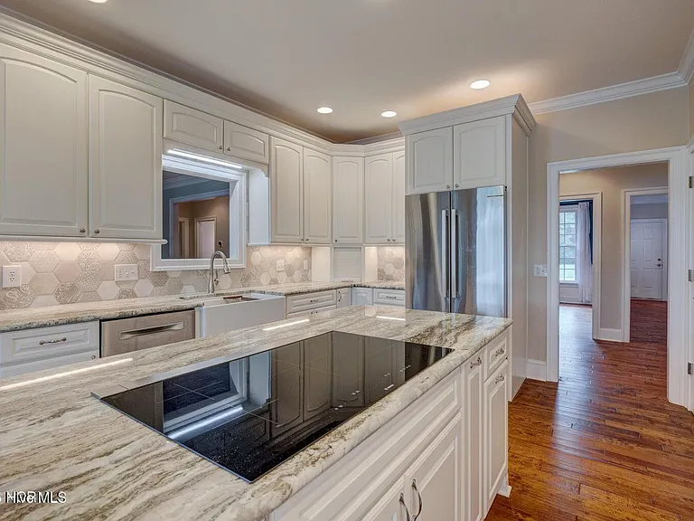 140 River Woods Dr — Photo 14
