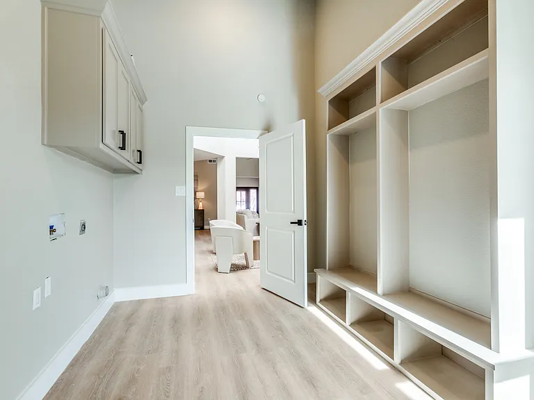 7212 Canongate Dr — Photo 2