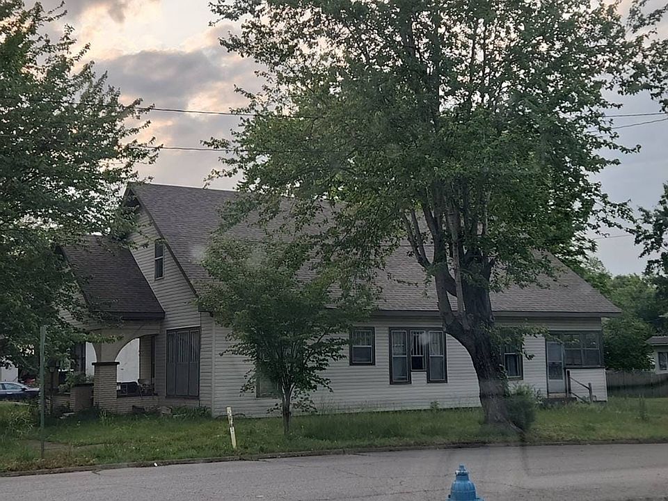1st image of 403 Floria Ave W