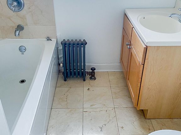 3rd image of 1952 W Leland Ave #1D