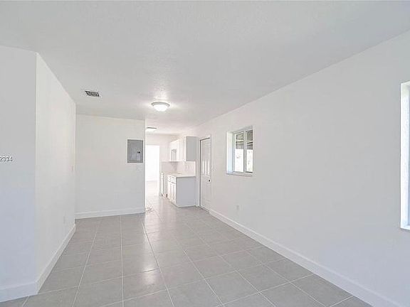 5th image of 9930 Jamaica Dr