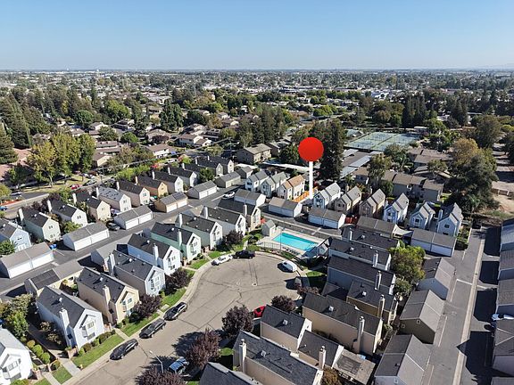 5th image of 402 Golf Cir E