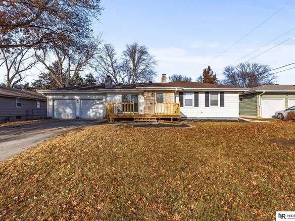 7302 Grover St, Omaha, NE 68124