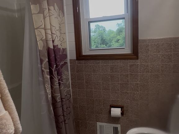 5th image of 16938 Michals Rd
