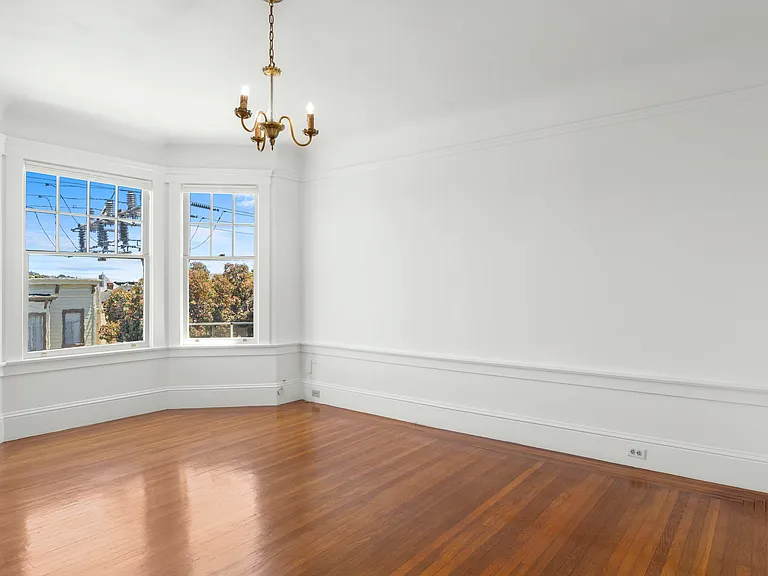 1166 S Van Ness Ave #5 — Photo 2