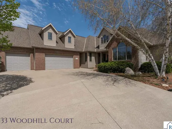 233 Woodhill Ct, Mankato, MN 56001