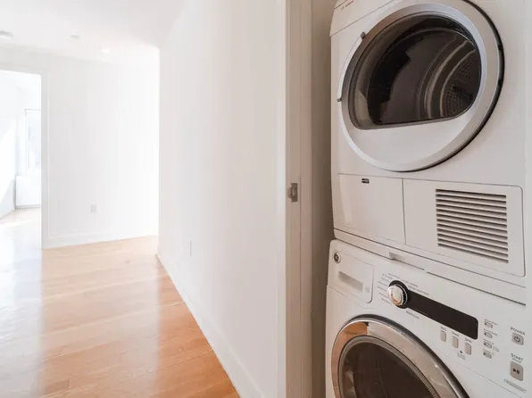 175 Kent Avenue image 15 of 39