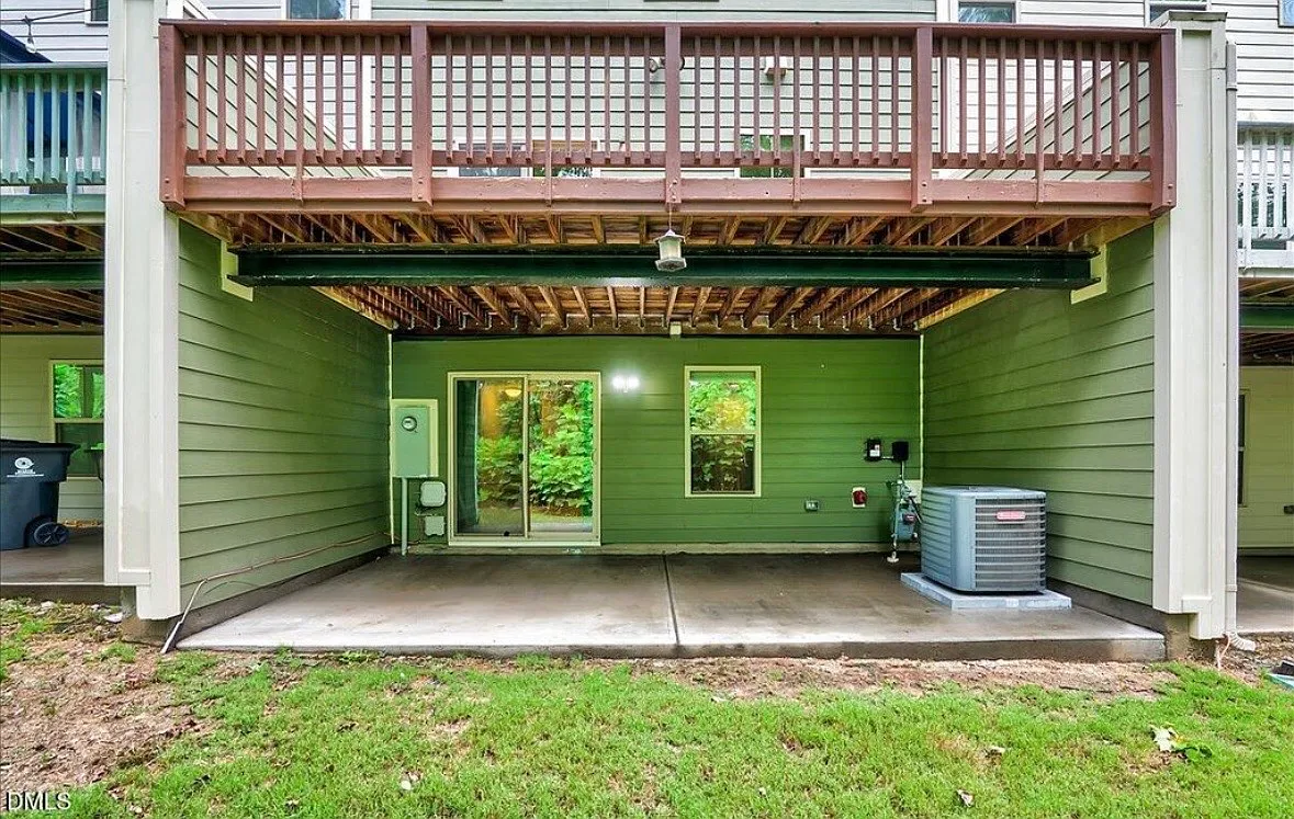 3 bed, 2416 sqft, $2,400 — Photo 2