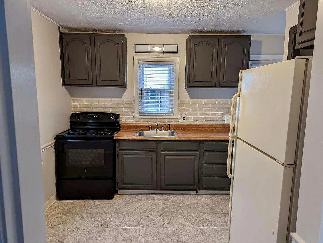 2 bed, 728 sqft, $1,350 — Photo 1