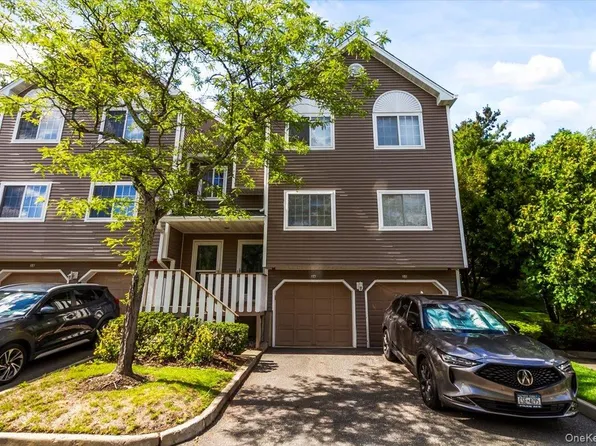 34 Eagle Ridge Way, Nanuet, NY 10954