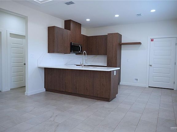 4th image of 1200 S Woodland Dr #3