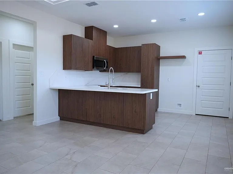 1200 S Woodland Dr #3 — Photo 4