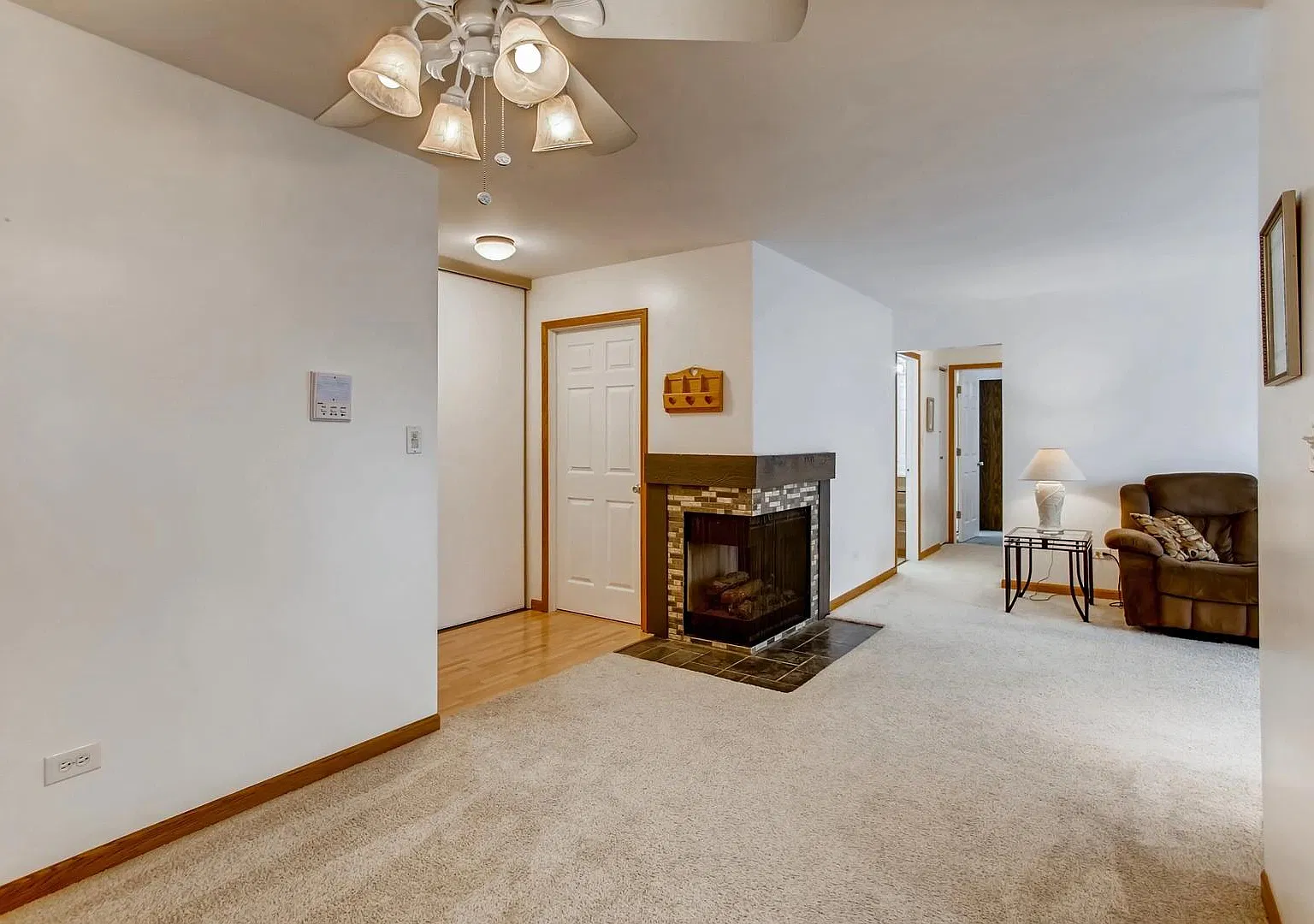 2 bed, 1102 sqft, $2,100 — Photo 4