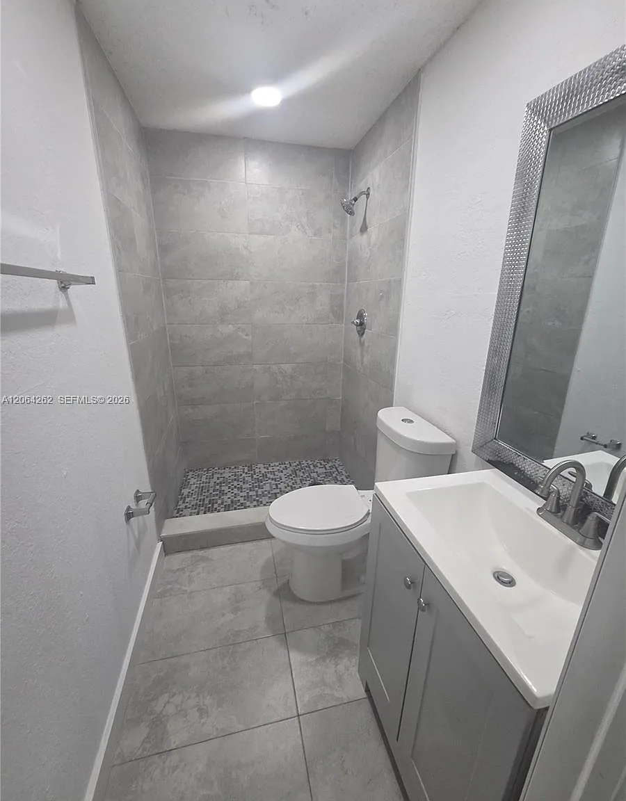 Tamiami Lakes Sec 4 — Photo 4