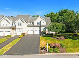 35 Sharon Dr, Moosic, PA 18507