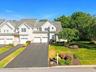 35 Sharon Dr, Moosic, PA, 18507