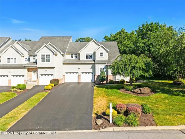 35 Sharon Dr, Moosic, PA 18507