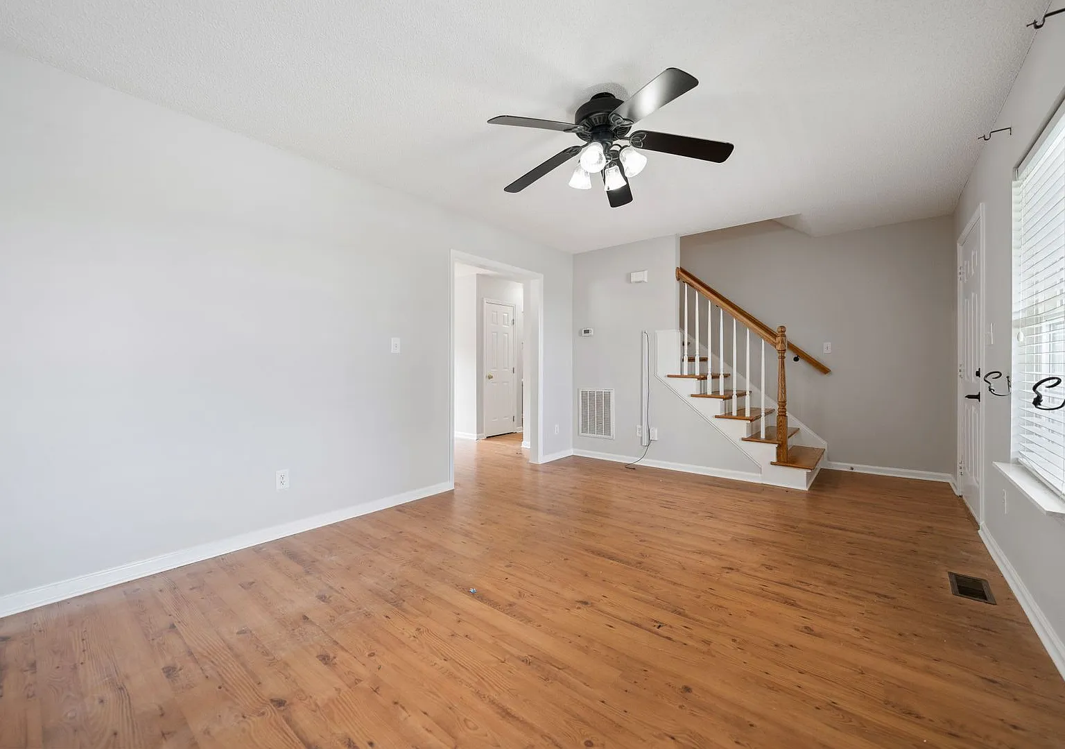 Charming Cape Cod in ideal location! — Photo 3