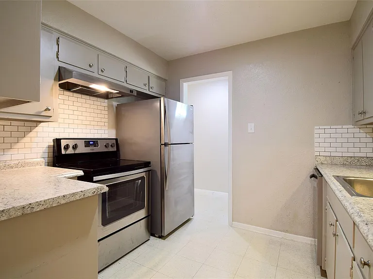 5936 Cherry Loop #B — Photo 8