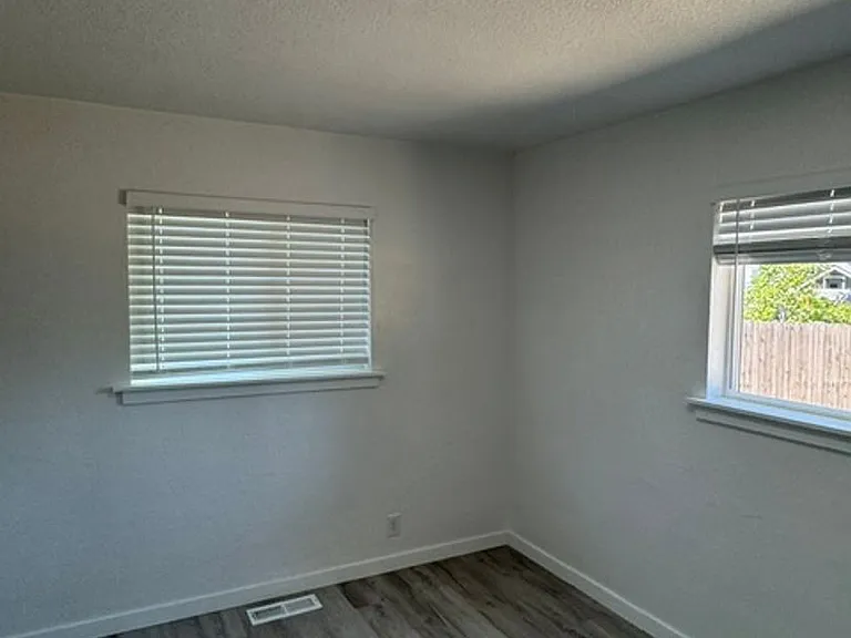 407 Oregon Ter — Photo 18