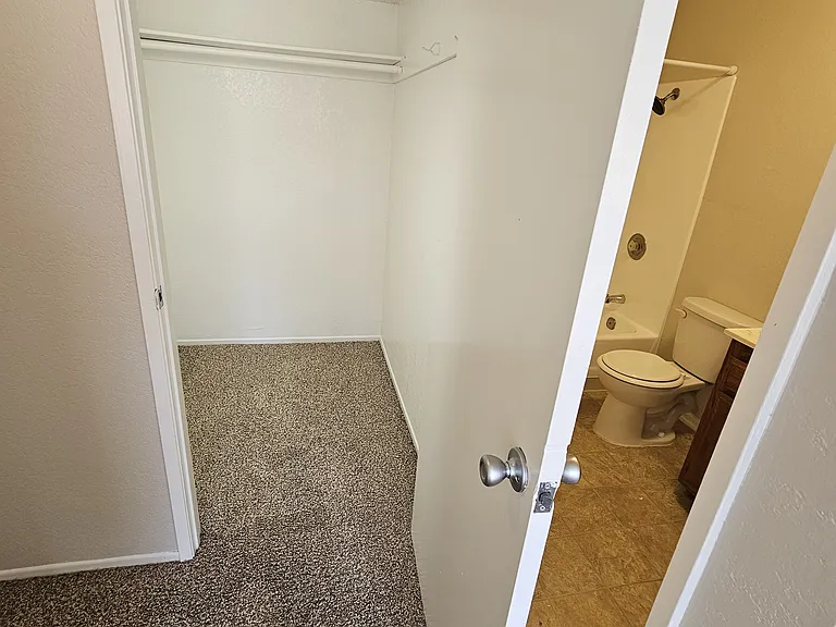 12460 Kittridge St #2 — Photo 19
