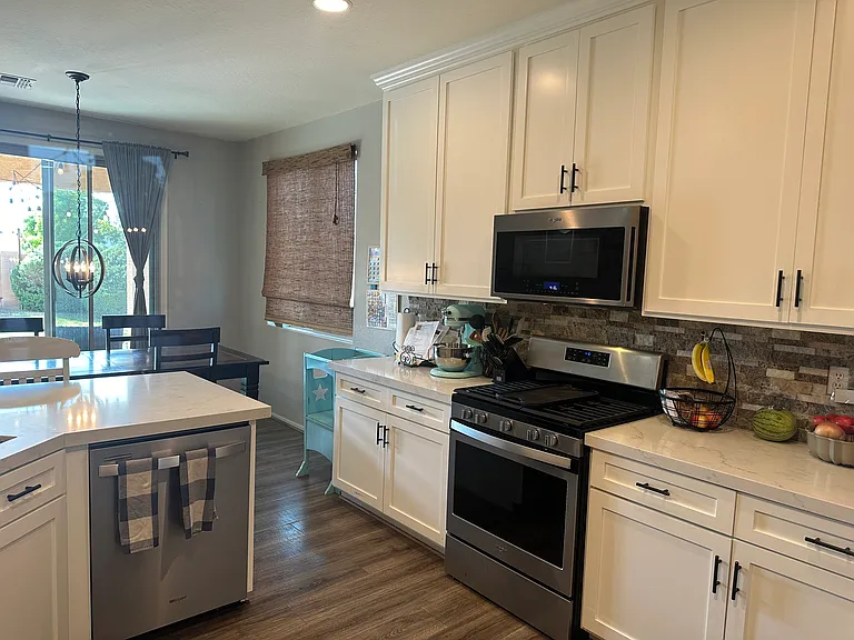 7046 S Claiborne Ave — Photo 30
